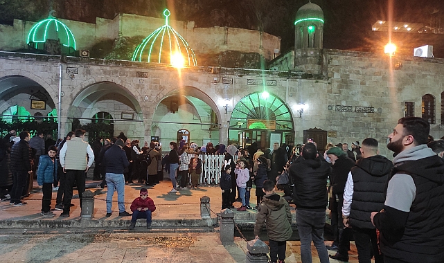Peygamberler şehri Şanlıurfa'da Berat Kandili coşkusu