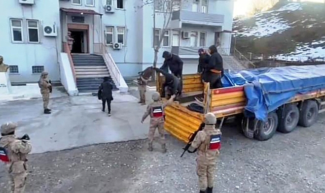 Tır içinde 58 düzensiz göçmen yakalandı
