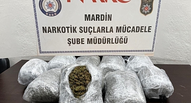'Dur' ihtarına uymayan 2 firari tutuklandı