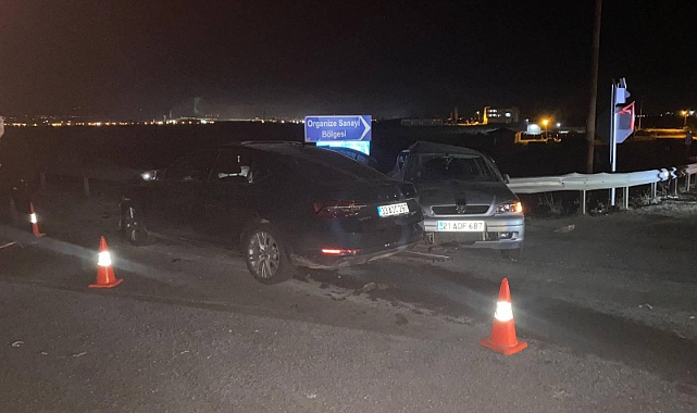 İki otomobil çarpıştı: Ölü ve yaralılar var