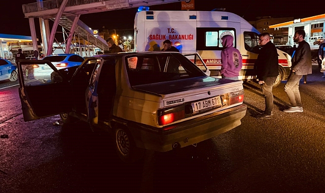Şanlıurfa'da otomobil tıra çarptı! 2 yaralı