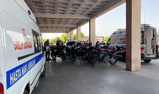 Hastane önünde bıçaklı kavga: 4 yaralı
