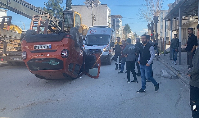 İki otomobil çarpıştı: 2 yaralı
