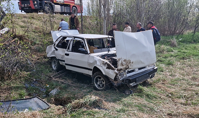 Kontrolden çıkan otomobil tarlaya uçtu: 4 yaralı