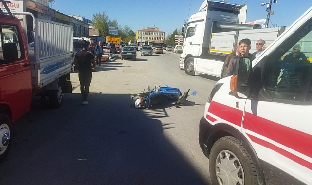 Motosiklet ile tır çarpıştı: 1 yaralı