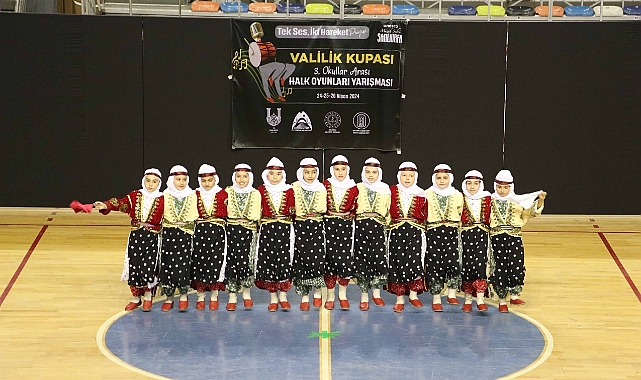 Şanlıurfa'da halk oyunları yarışması renkli görüntülere sahne oldu