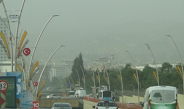 Şanlıurfa'da toz taşınımı etkili oldu