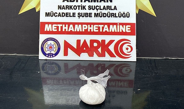 Şüpheli şahısların üzerinde uyuşturucu ele geçirildi