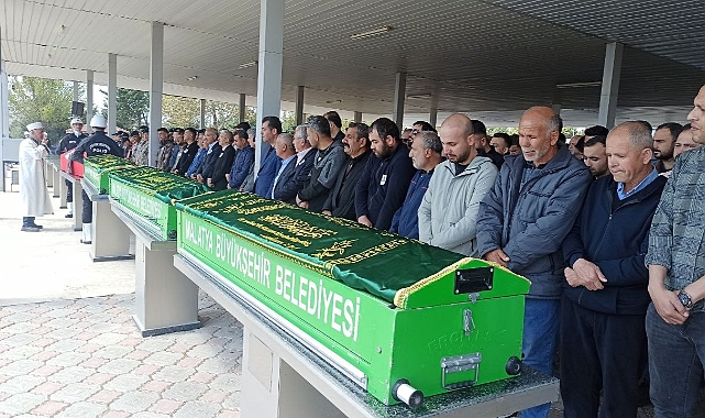 Urfa'da kazada ölen polis memuru ve ailesi son yolculuklarına uğurlandı