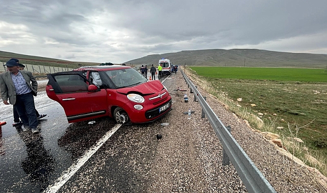 Kayganlaşan yolda karşı şeride geçip takla attı: 3 yaralı