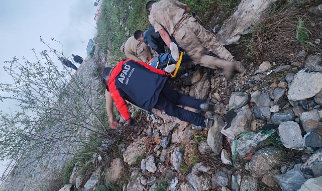 Minibüs şarampole yuvarlandı: 1 ölü, 11 yaralı