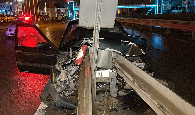 Otomobil bariyere çaptı: 1'i ağır 2 yaralı