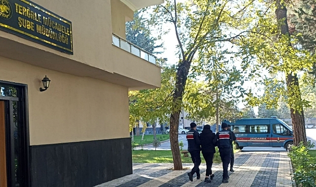Şanlıurfa-Gaziantep otoyolu üzerinde Terör Örgütü üyesi şüphelisi yakalandı
