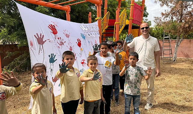 Şanlıurfa'nın sınırında bulunan köy okulunu sanat atölyesine çevirdiler