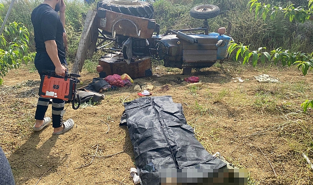Traktör şarampole devrildi: 1 ölü