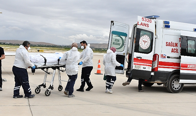 Umre’de rahatsızlanan vatandaş ambulans uçakla yurda getirildi