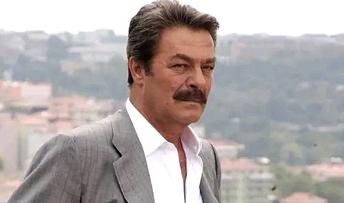 Usta oyuncu Kadir İnanır tekrar hastaneye kaldırıldı