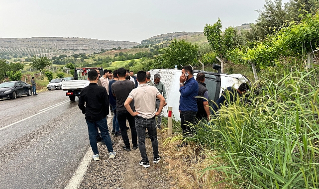 Yolcu minibüsü yan yattı! Çok sayıda yaralı