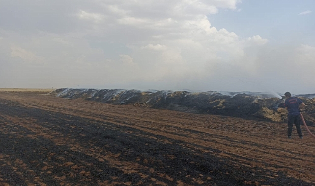 300 ton saman balyası kül oldu