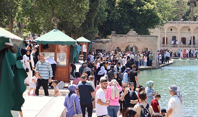 Bayram tatilinde Balıklıgöl'e ziyaretçi akını