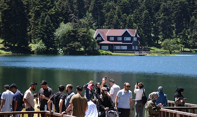 Bayram tatilinde milli parkları kaç kişi ziyaret etti?