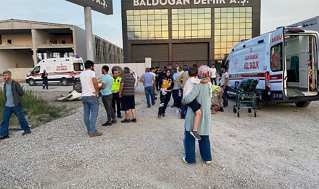 İki otomobil çarpıştı: 2'si ağır 3 yaralı