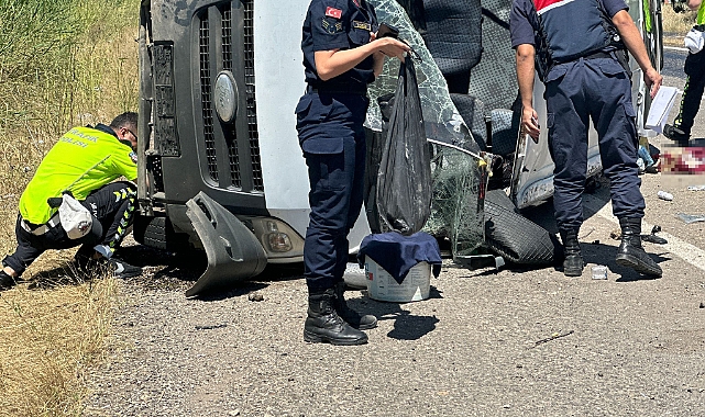 Mevsimlik işçilerini taşıyan minibüs devrildi: Çok sayıda yaralı