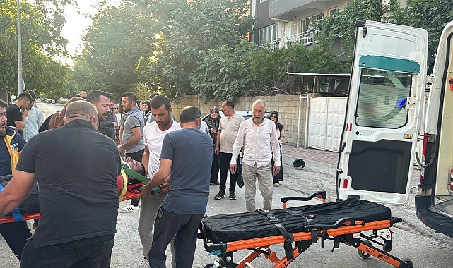Motosiklet ile otomobil çarpıştı: 1’i ağır 2 yaralı