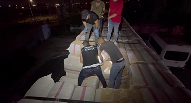 Narkotik polisi saman balyaları arasında 35 kilo esrar ele geçirdi