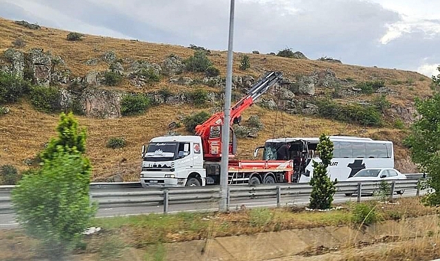 Otobüsünün tırla çarpıştığı kazada 14 kişi yaralandı