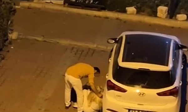 Sokak ortasında tekme tokat dövüldü, 'düştüm' dedi