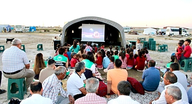 Urfalı çocuk işçilerin sinema keyfi