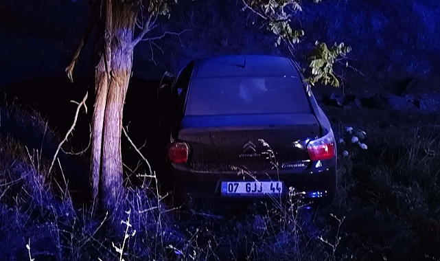 Burdur’da iki otomobil çarpışıp şarampole devrildi: 4 yaralı