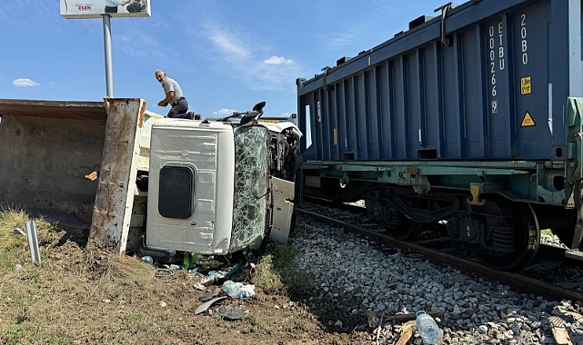 Çankırı'da yük treni ile hafriyat kamyonu çarpıştı: 1 ölü, 3 yaralı