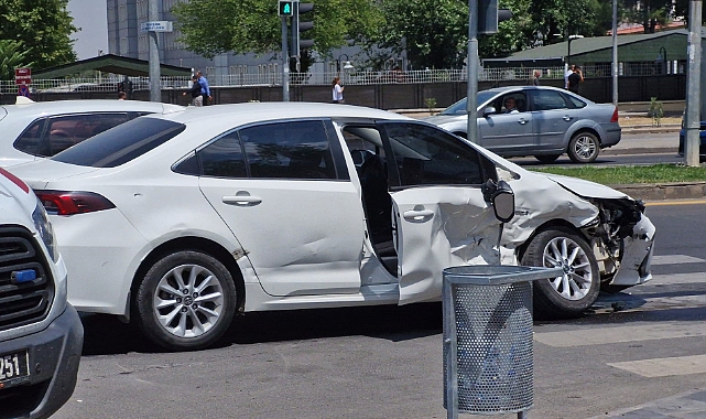 Diyarbakır’da iki otomobil çarpıştı: 2 hafif yaralı