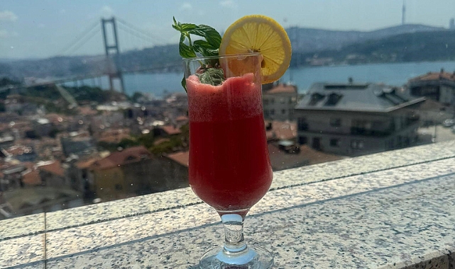 Diyetisyenden ‘yaza özel serinleten sağlıklı smoothie' tarifleri