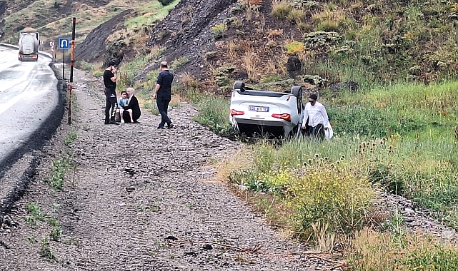 Erzurum'da kontrolden çıkan otomobil takla attı: 3 yaralı