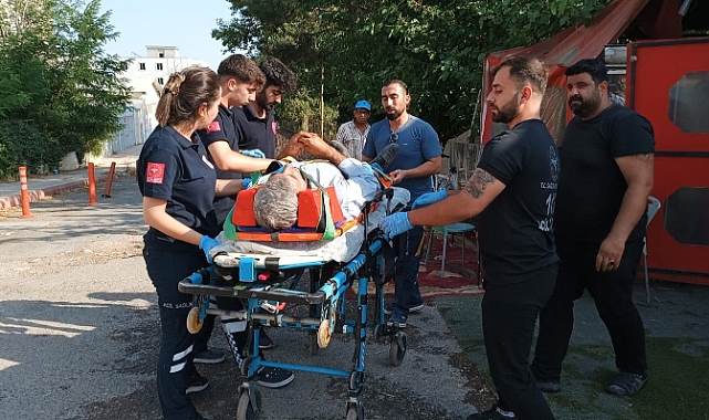 İki otomobil ve yolcu otobüsü çarpıştı: 3 yaralı