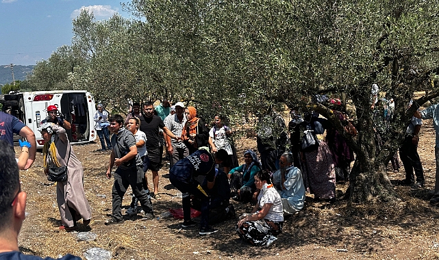 Manisa’da kamyonet otobüsle çarpıştı: 10 yaralı