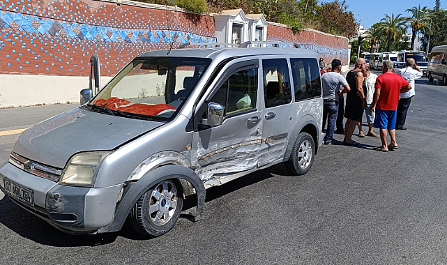 Antalya'da 3 araçlı zincirleme kaza: 2 yaralı