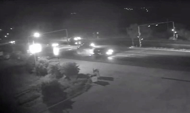 Antalya'da U dönüşü yapan araç kazaya yol açtı: 2 yaralı