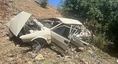 Bingöl’de kontrolden çıkan otomobil dereye yuvarlandı: 1’i ağır 5 yaralı