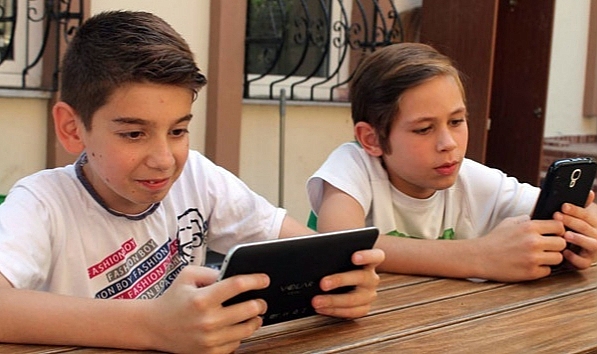 Çocuklarda tablet kullanım sınırına dikkat! Uzmanı uyardı