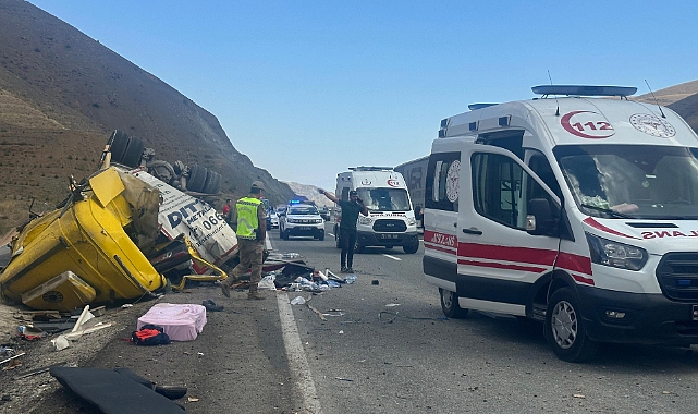 Erzincan’da tır ile otomobil çarpıştı: 4 ölü, 2 yaralı