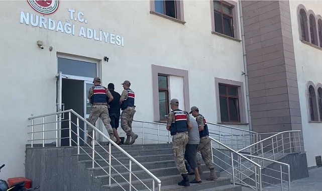 Gaziantep'te kaçak göçmen organizatörü 2 şahıs tutuklandı