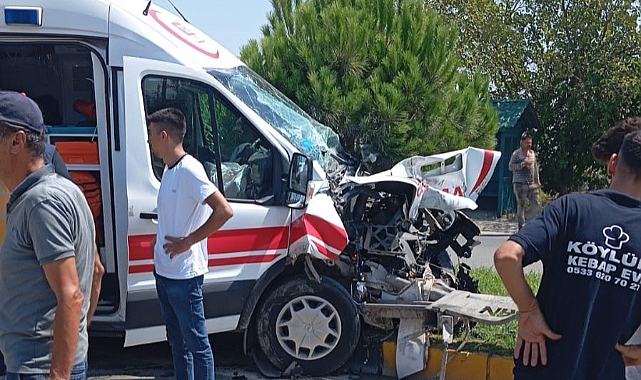 Gaziantep'te vakadan dönen ambulans tankere çarptı: 3 sağlıkçı yaralı