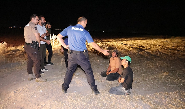 Kaçak göçmenleri Urfalı tarım işçileri yakalattı