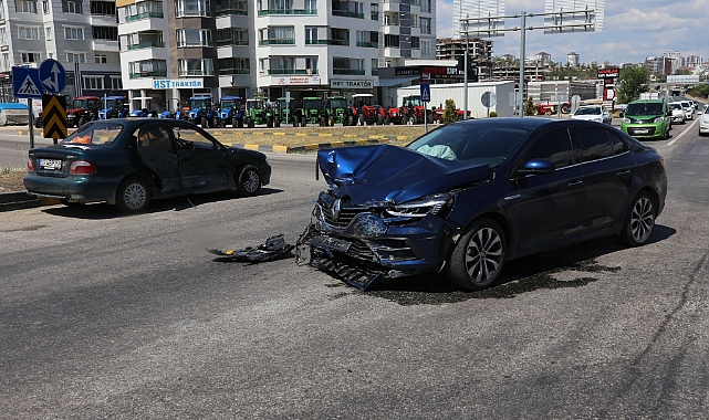 Kastamonu’da iki otomobil çarpıştı: 2 yaralı