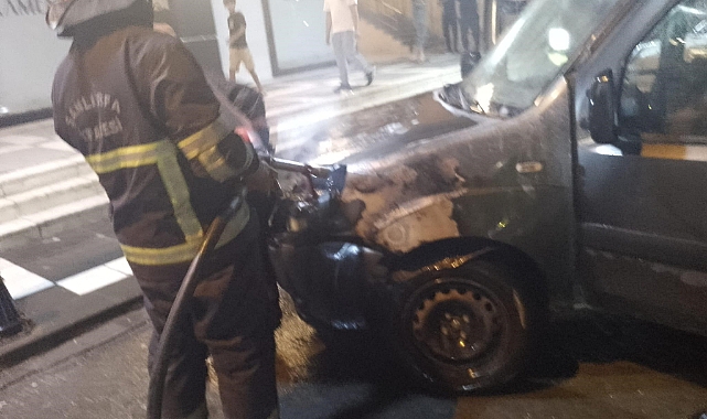 Şanlıurfa'da alev alan otomobili itfaiye söndürdü