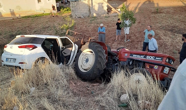 Şanlıurfa'da otomobil ile traktör çarpıştı: Yaralılar var